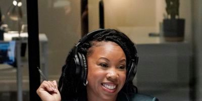 poster de la série Choosing Between Peen & Politics Is Trash