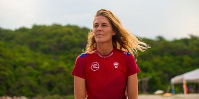 poster de la série DANS L'OMBRE DE LA REINE