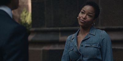 poster de la série Ne la quitte jamais des yeux