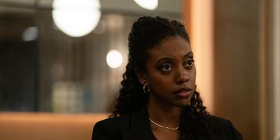 poster de la série L'homme au t-shirt vert olive