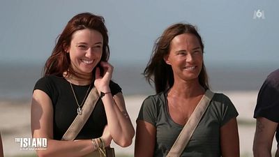 image de la news Exclu. The Island : les candidats ont-ils mangé le “rat” qui a “chatouillé les pieds” de Delphine Wespiser ?