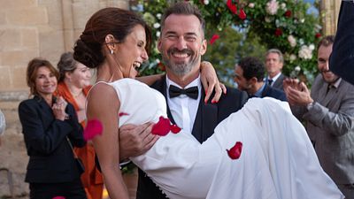 image de la news Demain nous appartient : bonne humeur, météo capricieuse… Dans les coulisses du mariage de Martin et Raphaëlle