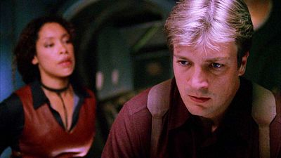 image de la news Tout le monde connaît Nathan Fillion pour The Rookie, mais il y a 22 ans, il terminait une série culte de science-fiction considérée comme l'une des meilleures des années 2000