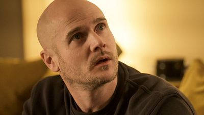 image de la news Master Crimes sur TF1 :  "Je ne comprends pas les gens qui se détendent en regardant des meurtres à la télé", Nicolas Gob se confie sur son expérience dans la série avec Muriel Robin