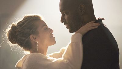 image de la news Cette star de Virgin River tombe sous le charme d'une actrice de 90210 dans ce téléfilm de Noël inspiré d'une histoire vraie