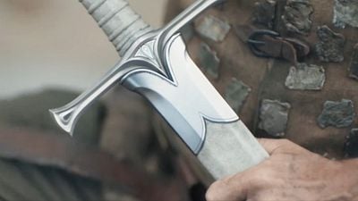 image de la news Premières images : la série Le Seigneur des Anneaux est bientôt de retour, et l’épée d’Aragorn sera au cœur de la saison 3 !