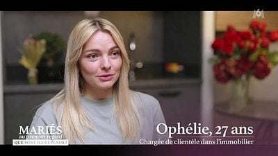 image de la news Mariés au premier regard : naissance de bébé avec “10 jours d’avance” pour Ophelie ! Estelle Dossin réagit