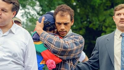 image de la news Sous ses yeux : on a vu la mini-série Netflix déconseillée aux moins de 16 ans, et on ne va pas vous mentir...