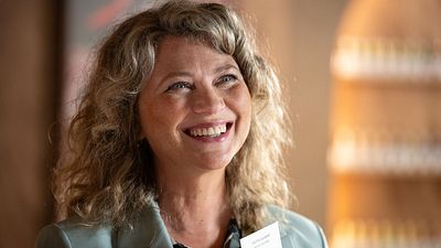 image de la news Candice Renoir sur France 2 : mais au fait, savez-vous pourquoi l'héroïne s'appelle Candice Renoir ?