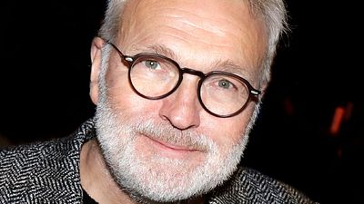 image de la news “Il a fini à genou”, ce détail qui a rendu l’aventure de Laurent Ruquier compliquée dans Les Traîtres