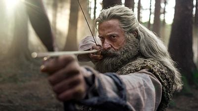 image de la news 8 heures de maquillage, entraînement au tir à l'arc... L'incroyable transformation de Hugh Jackman pour On l'appelait Robin des Bois