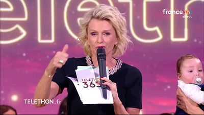 image de la news “Je me suis bien cognée la tête”, Sophie Davant réagit à sa chute au Téléthon !