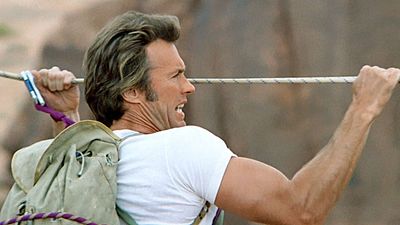 image de la news Impressionnant ! Il y a 50 ans, Clint Eastwood a réalisé lui-même ses cascades pour ce thriller méconnu que tout fan doit avoir vu !