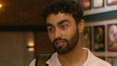 image de la news Il a quitté le droit pour une série musicale, et il crève l’écran dans Tout pour la lumière : les confidences d'Abdellah Boujalal