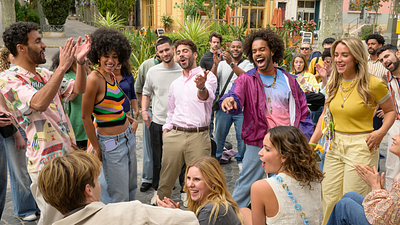 image de la news Tout pour la lumière : "Notre volonté, c'est de faire chanter et danser le quotidien des gens" ... Netflix se confie sur l'arrivée du feuilleton sur leur plateforme !