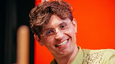 image de la news "Neuf mois de préparation intensive" : Raphaël Quenard chantera-t-il dans le biopic sur Johnny Hallyday ? On a la réponse !