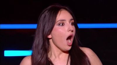 image de la news &quot;Je viens faire une surprise à une élève&quot; : Ambre complètement choquée par l&#039;arrivée d&#039;une légende de la chanson française sur le plateau de la Star Academy