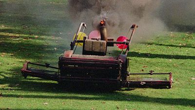 image de la news Depuis 36 ans, cette parodie des Dents de la mer nous empêche de tondre notre gazon