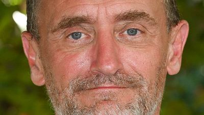 image de la news "Je vais avoir du mal, je crois..." : ému aux larmes, Jean-Paul Rouve rend un hommage bouleversant à cet acteur disparu dont il était très proche