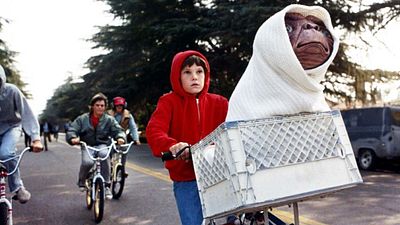 image de la news E.T. l'extraterrestre : il y a 43 ans, Spielberg a failli rendre le film moins "familial"... En raison d'une affaire de drap !
