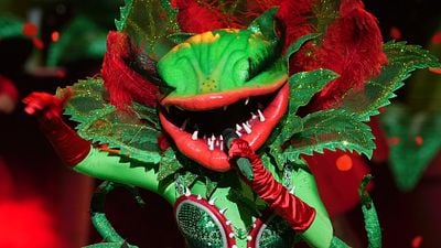 image de la news Mask Singer : une chanteuse australienne sous le costume de la plante Carnivore ? Les internautes pensent avoir deviné !
