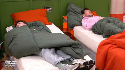 image de la news Star Academy : "Tu t'es levé, tu t'es rallongé", qui est somnambule au château ? Léo balance