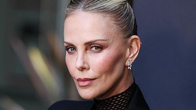 image de la news "Tu sais que c'est toi l'ordure" : Charlize Theron revient sur sa rencontre traumatisante avec un réalisateur