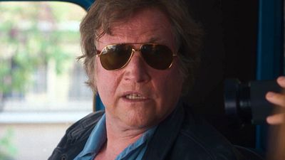 image de la news Premières images : coupe mulet et Michel Sardou... voici la comédie drôle et nostalgique Police Flash 80 !