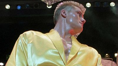 image de la news Il a affronté Stallone et Van Damme… Il y a 36 ans, cette star du cinéma d'action n'a pu retenir ses larmes face à Alain Chabat et Les Nuls