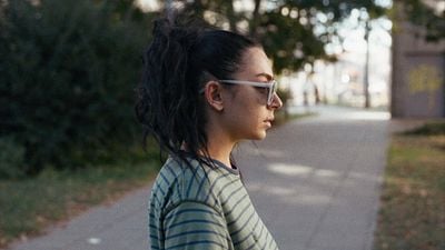 image de la news La superstar Charli XCX dans son tout premier rôle au cinéma ! Quelle actrice est-elle dans Eruption ?