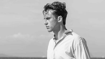 image de la news "Je n'étais pas très heureux" : L'Etranger a été un tournage difficile pour Benjamin Voisin et il révèle pourquoi