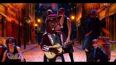 image de la news Mask Singer 2026 : "trop facile", Le Sanglier démasqué par les internautes, Camille Combal obtient son premier prono d'or