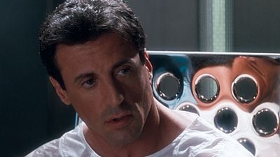image de la news C'est l'un des plus grands mystères du cinéma : Stallone sait comment on utilise les 3 coquillages de Demolition Man !
