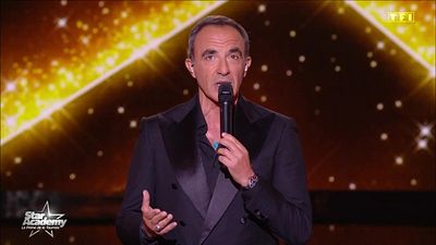 image de la news Star Academy : que se passe-t-il dans l'oreillette de Nikos Aliagas pendant un prime ?