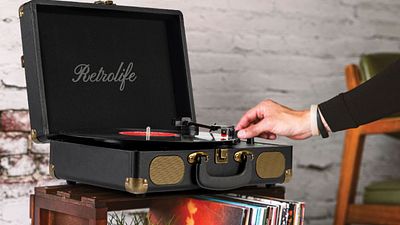 image de la news Un design vintage, un son puissant, une superbe remise : la platine parfaite pour (re)découvrir vos vinyles