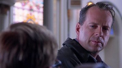 image de la news "Je n’en ai pas eu"... Il y a 26 ans, Bruce Willis, par ce geste, a marqué à jamais l'esprit de ce jeune acteur