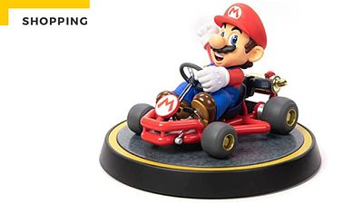 image de la news Super Mario est de retour... en statuette et accompagné de son kart légendaire !