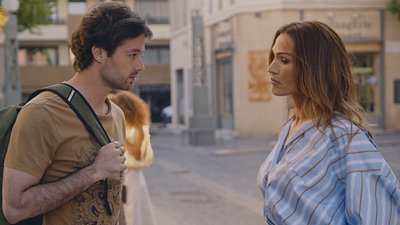 image de la news [EXCLU] “J’ai tenté une vanne et là, énorme blanc…” : Alex Doux (Julian) se confie sur sa collaboration avec Vitaa dans Tout pour la lumière