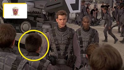 image de la news Starship Troopers : faites pause à 1h41 min et 40 secondes du film, car ce détail change le cours de la guerre !