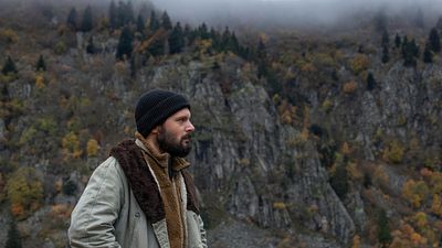 image de la news Cette nuit-là sur France 2 : pourquoi la série avec Hugo Becker a-t-elle été tournée dans cette région de France ?
