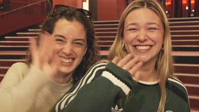 image de la news César 2026 : on a passé l'après-midi à l'Olympia avec deux nouvelles étoiles du cinéma français, Manon Clavel et Anja Verderosa !
