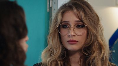 image de la news Ici tout commence : "Ca m'a fait bizarre...", Lou Ladegaillerie (Vic) réagit au départ de Catherine Davydzenka (Hortense)