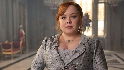 image de la news Bridgerton : qui est la nouvelle Lady Whistledown ? On a quelques pistes…