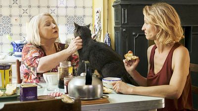 image de la news "Tu crois qu'elle va être... ?" : pourquoi Alexandra Lamy craignait sa rencontre avec Josiane Balasko avant de tourner Retour chez ma mère