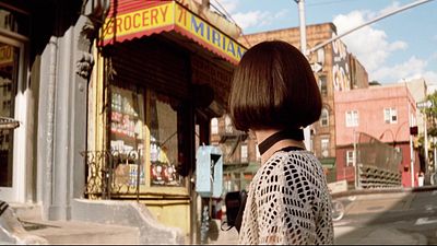 image de la news Il y a plus de 30 ans, cette star n'était qu'une enfant mais se révélait en héroïne culte devant un acteur français adoré du public
