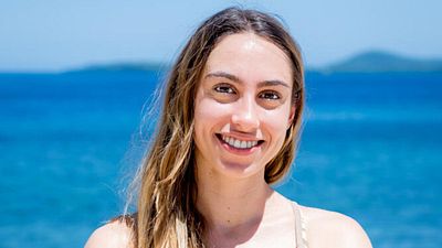 image de la news Koh-Lanta 2024 la tribu maudite (portrait) : qui est Cassandre, la douce écrivaine ?