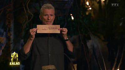 image de la news Koh-Lanta : "J'ai une petite technique", Denis Brogniart dévoile son secret en cas de fou rire en plein conseil