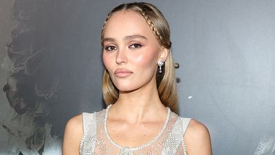 image de la news Lily-Rose Depp change complètement de visage pour son nouveau film avec le réalisateur de Nosferatu
