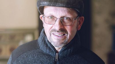 image de la news L’amour est dans le pré 2025 (portrait) :  qui est Denis, l'attachant Isérois fan de Johnny Hallyday ?