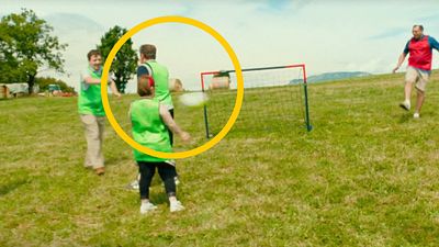 image de la news Un p’tit truc en plus : faites pause à 57 minutes et 48 secondes et regardez bien derrière Clovis Cornillac